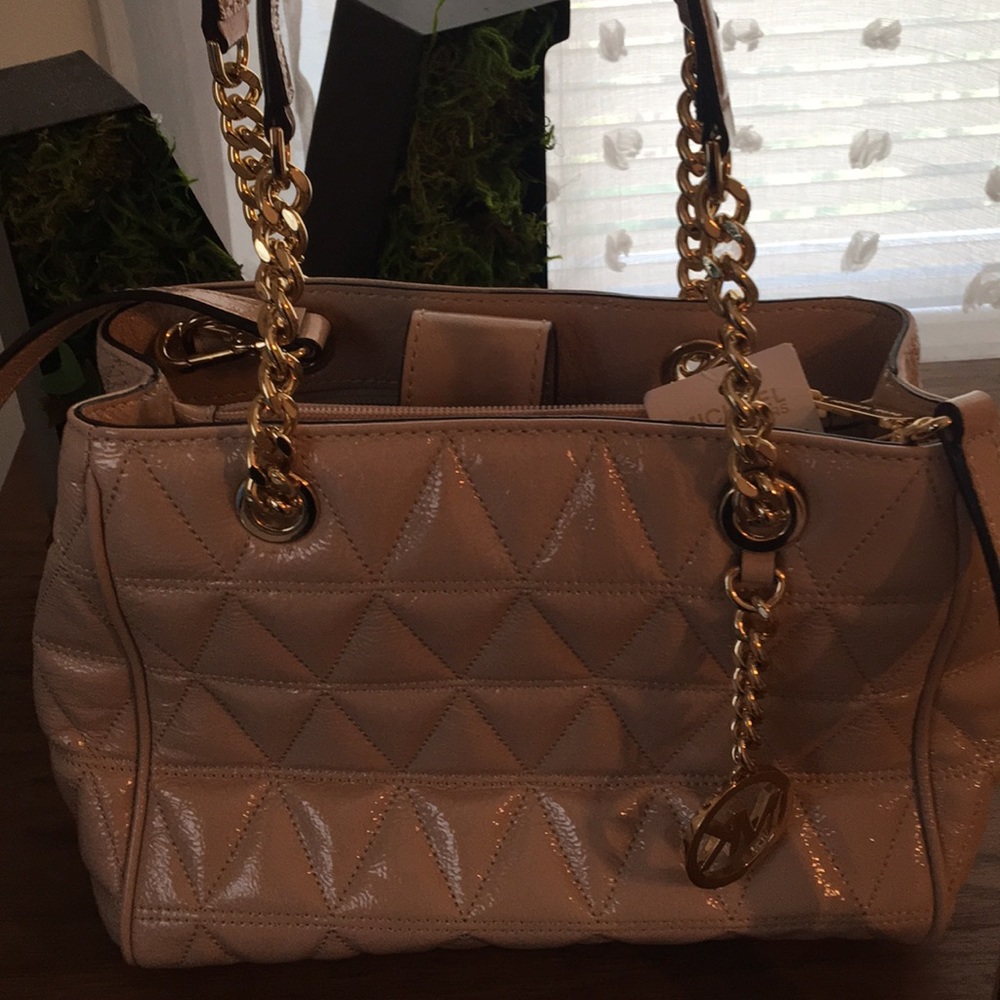 NWT Michael Kors Susannah Md beige Tote leather